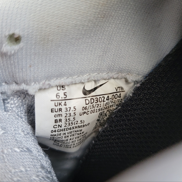 Nike Women's Light Gray React Infinity Flyknit - Picture 5 of 10